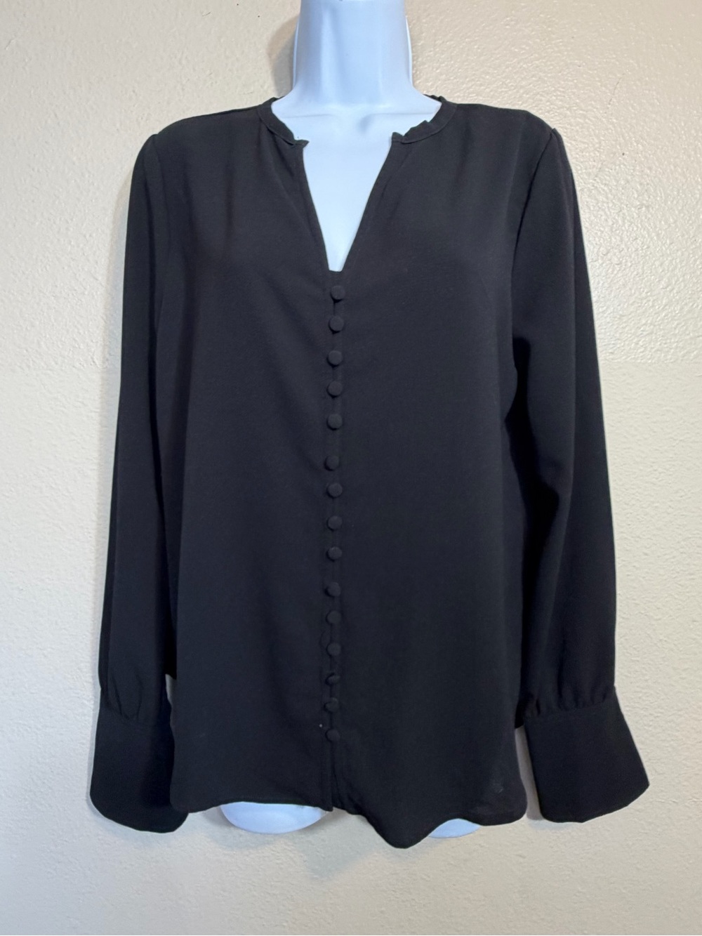 Alison Andrew’s Classic Black Button-Front Women's Blouse M
